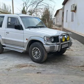 Mitsubishi Pajero 1991