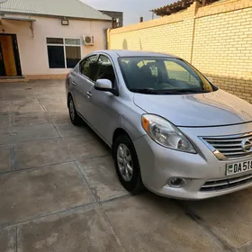 Nissan Versa 2012