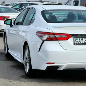 Toyota Camry 2018