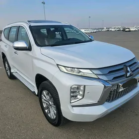 Mitsubishi Pajero 2020