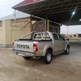 Toyota Hilux 2013