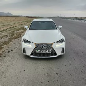 Lexus IS 2017