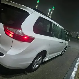 Toyota Sienna 2019