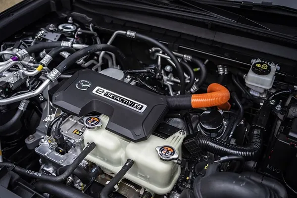 Mazda içinden ýandyrylýan hereketlendirijilerini kämilleşdirmegi dowam etdirýär