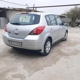 Nissan Versa 2011