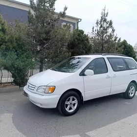 Toyota Sienna 2002