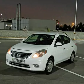 Nissan Versa 2012