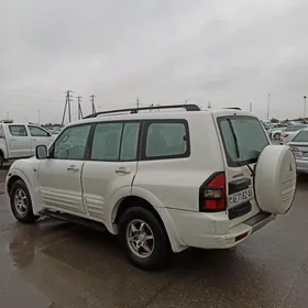 Mitsubishi Pajero 2000