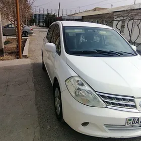 Nissan Versa 2012