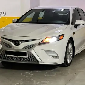 Toyota Camry 2018