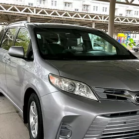 Toyota Sienna 2017