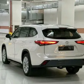 Toyota Highlander 2020