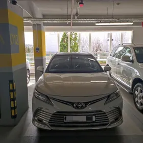 Toyota Camry 2021