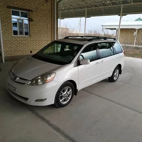 Toyota Sienna 2004