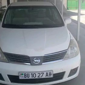 Nissan Tiida 2005