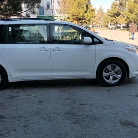 Toyota Sienna 2010