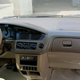 Toyota Sienna 2001