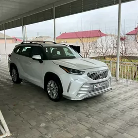 Toyota Highlander 2021