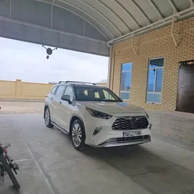 Toyota Highlander 2021