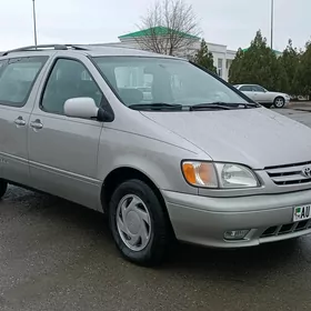 Toyota Sienna 2001