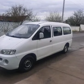 Hyundai H-1 2002
