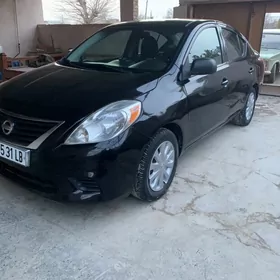 Nissan Versa 2012