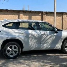 Toyota Highlander 2021