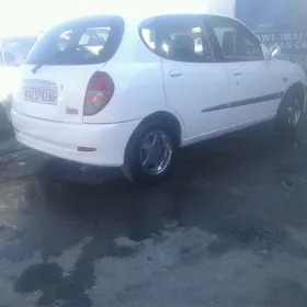 Daihatsu Sirion 2004