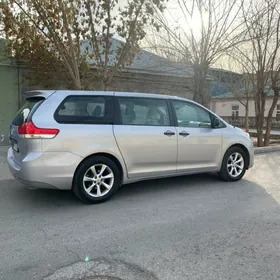 Toyota Sienna 2012