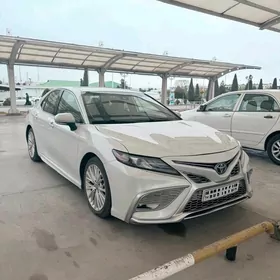 Toyota Camry 2019