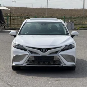 Toyota Camry 2021