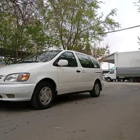 Toyota Sienna 2001