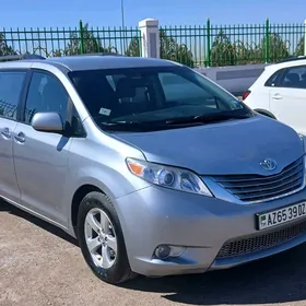 Toyota Sienna 2016