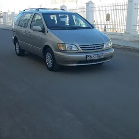 Toyota Sienna 2002