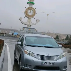 Toyota Sienna 2011