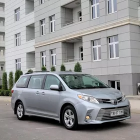 Toyota Sienna 2020