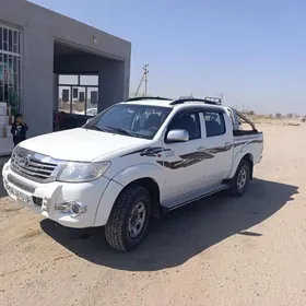 Toyota Hilux 2013