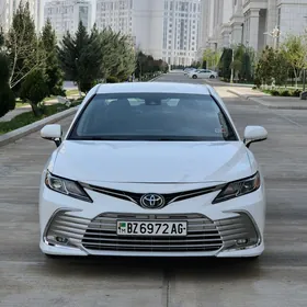 Toyota Camry 2021