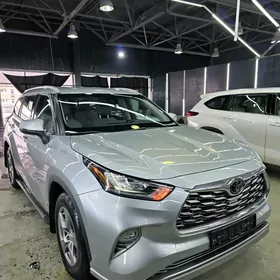 Toyota Highlander 2021