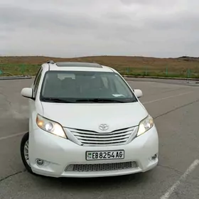 Toyota Sienna 2016