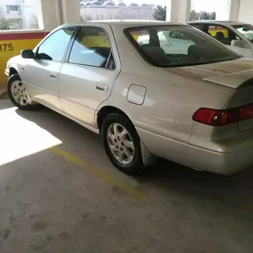 Toyota Camry 2001