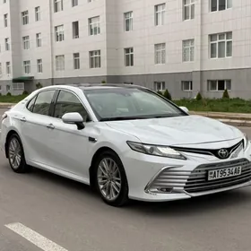 Toyota Camry 2021