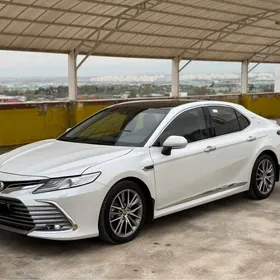 Toyota Camry 2021