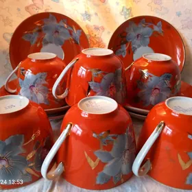разные вазы,бокалы с блюдами..