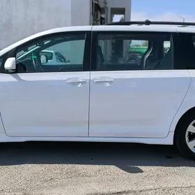 Toyota Sienna 2020