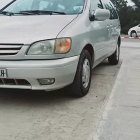 Toyota Sienna 2002