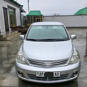 Nissan Versa 2011