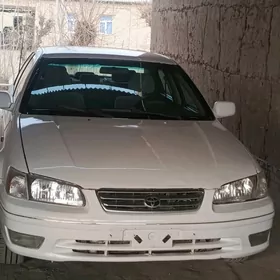 Toyota Camry 2000