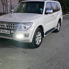 Mitsubishi Pajero 2015