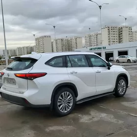 Toyota Highlander 2021